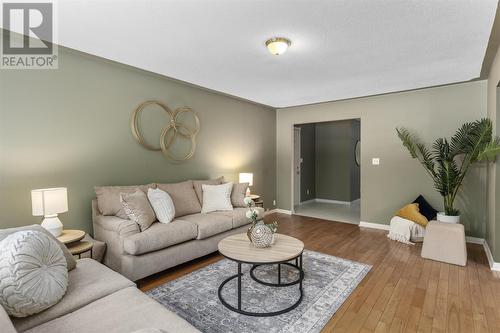 94 Parkewood Dr, Sault Ste. Marie, ON - Indoor Photo Showing Living Room