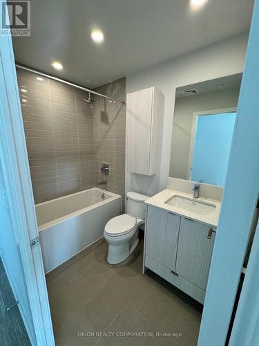 1409 - 4130 Parkside Village Drive, Mississauga, ON - Indoor Photo Showing Bathroom