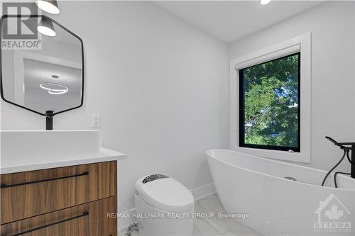 A - 185 Carleton Avenue, Ottawa, ON - Indoor Photo Showing Bathroom