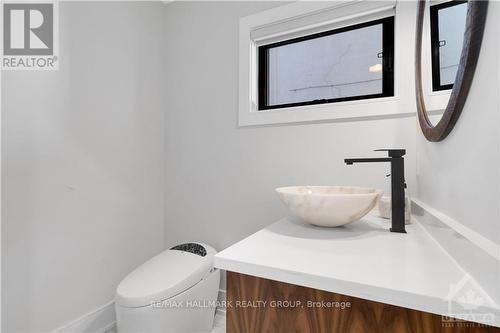 A - 185 Carleton Avenue, Ottawa, ON - Indoor Photo Showing Bathroom