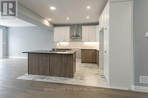 1596 Noah Bend, London, ON - Indoor Photo Showing Kitchen