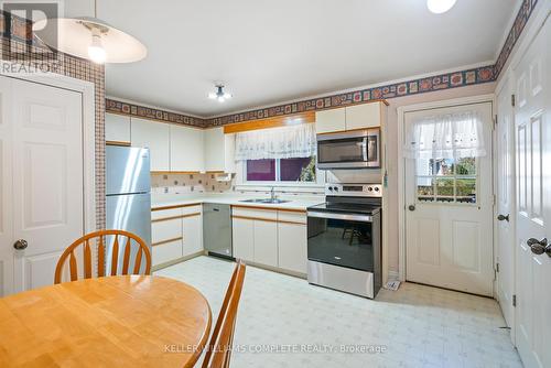 625 Sugarloaf Street S, Port Colborne (878 - Sugarloaf), ON - Indoor Photo Showing Kitchen With Double Sink