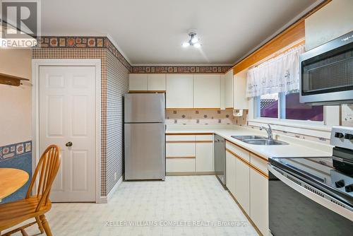 625 Sugarloaf Street S, Port Colborne (878 - Sugarloaf), ON - Indoor Photo Showing Kitchen With Double Sink