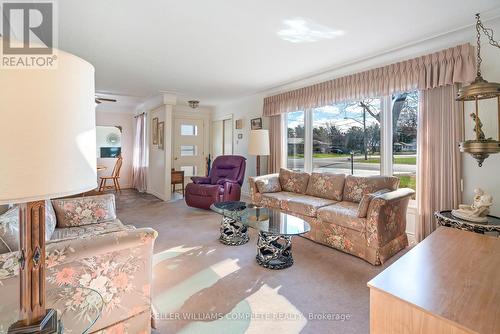 625 Sugarloaf Street S, Port Colborne (878 - Sugarloaf), ON - Indoor Photo Showing Living Room