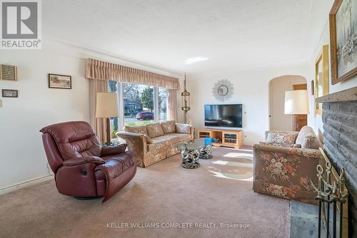 625 Sugarloaf Street S, Port Colborne (878 - Sugarloaf), ON - Indoor Photo Showing Living Room