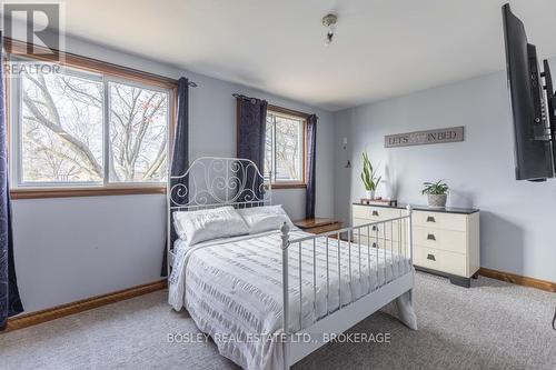 15 Audrey Street, St. Catharines (446 - Fairview), ON - Indoor Photo Showing Bedroom