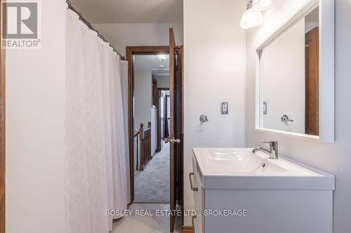 15 Audrey Street, St. Catharines (446 - Fairview), ON - Indoor Photo Showing Bathroom