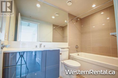 1601 3096 Windsor Gate, Coquitlam, BC - Indoor Photo Showing Bathroom