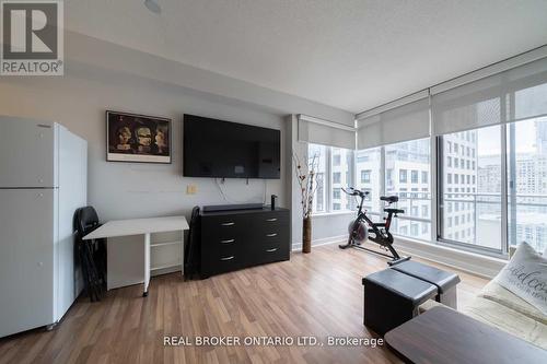 2403 - 8 Colborne Street, Toronto, ON - Indoor Photo Showing Living Room