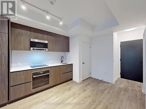 1103 - 127 Broadway Avenue, Toronto, ON - Indoor Photo Showing Kitchen