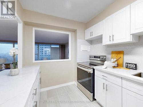 903 - 10 Parkway Forest Drive, Toronto, ON - Indoor Photo Showing Kitchen