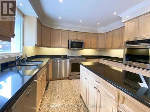 91 Brookshire Circle, Markham, ON - Indoor Photo Showing Kitchen With Stainless Steel Kitchen With Double Sink