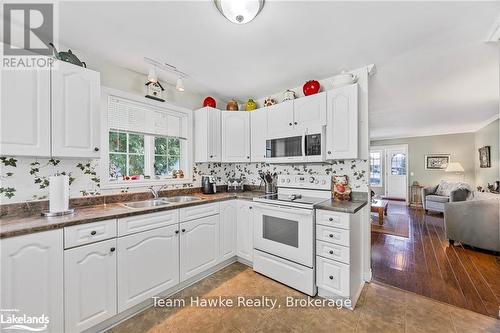 9 Ventnor Crescent, Wasaga Beach, ON - Indoor Photo Showing Kitchen With Double Sink