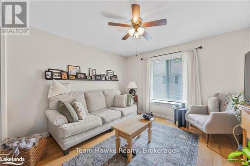 9 Ventnor Crescent, Wasaga Beach, ON - Indoor Photo Showing Living Room