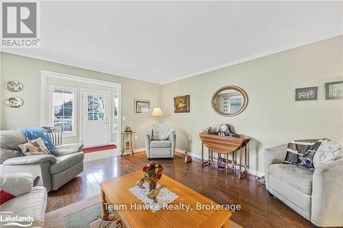 9 Ventnor Crescent, Wasaga Beach, ON - Indoor Photo Showing Living Room