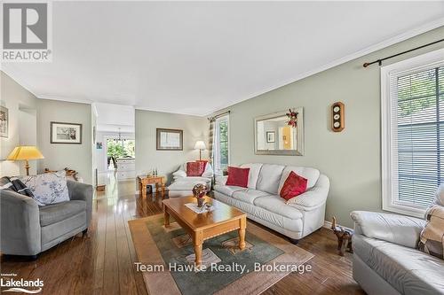 9 Ventnor Crescent, Wasaga Beach, ON - Indoor Photo Showing Living Room