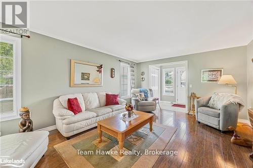 9 Ventnor Crescent, Wasaga Beach, ON - Indoor Photo Showing Living Room