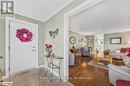 9 Ventnor Crescent, Wasaga Beach, ON - Indoor Photo Showing Living Room