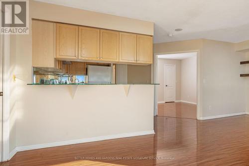 802 - 1150 Parkwest Place, Mississauga, ON - Indoor Photo Showing Kitchen