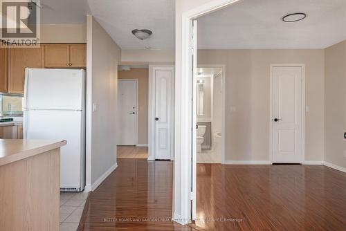 802 - 1150 Parkwest Place, Mississauga, ON - Indoor Photo Showing Kitchen