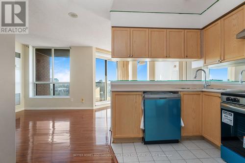 802 - 1150 Parkwest Place, Mississauga, ON - Indoor Photo Showing Kitchen