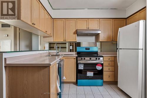 802 - 1150 Parkwest Place, Mississauga, ON - Indoor Photo Showing Kitchen