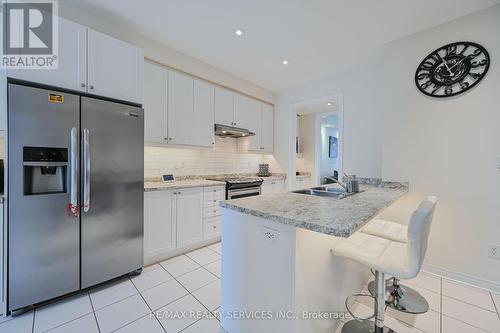 249 Inspire Boulevard, Brampton, ON - Indoor Photo Showing Kitchen With Upgraded Kitchen