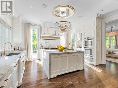 100 Ardwold Gate, Toronto, ON - Indoor Photo Showing Kitchen With Upgraded Kitchen