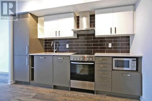 1513 - 125 Redpath Avenue, Toronto, ON - Indoor Photo Showing Kitchen