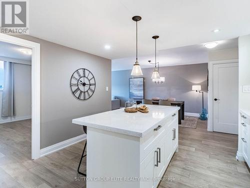 1605 - 820 Burnhamthorpe Road, Toronto, ON - Indoor Photo Showing Kitchen