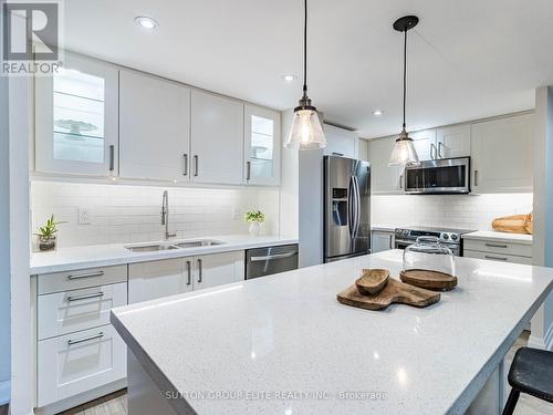 1605 - 820 Burnhamthorpe Road, Toronto, ON - Indoor Photo Showing Kitchen With Stainless Steel Kitchen With Double Sink With Upgraded Kitchen