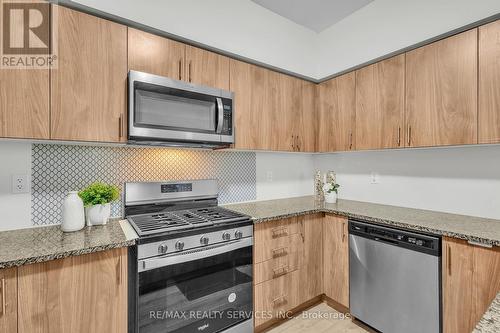 2 - 18 Humberwood Boulevard, Toronto, ON - Indoor Photo Showing Kitchen