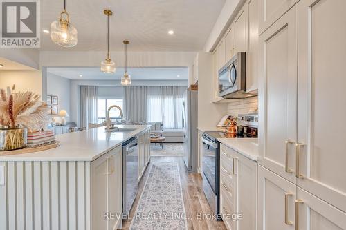 7 - 187 Wilson Street W, Hamilton, ON - Indoor Photo Showing Kitchen With Upgraded Kitchen