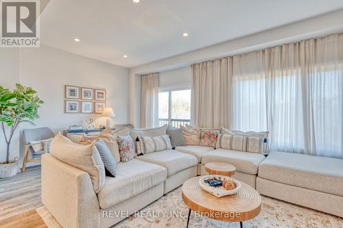 7 - 187 Wilson Street W, Hamilton, ON - Indoor Photo Showing Living Room