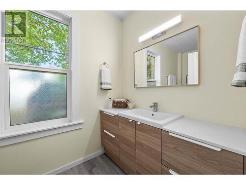 2249 Granite Avenue, Merritt, BC - Indoor Photo Showing Bathroom