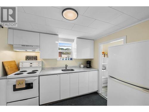 2249 Granite Avenue, Merritt, BC - Indoor Photo Showing Kitchen