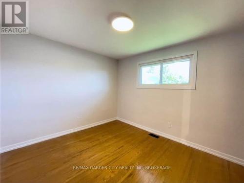 15 Champlain Avenue, Hamilton (Greenford), ON - Indoor Photo Showing Other Room