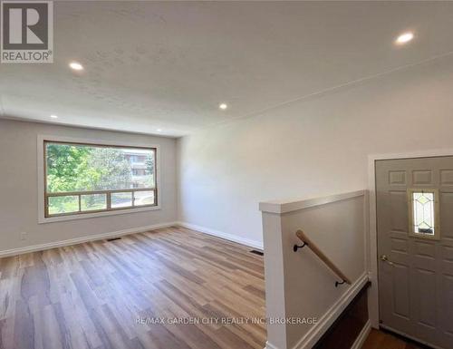 15 Champlain Avenue, Hamilton (Greenford), ON - Indoor Photo Showing Other Room