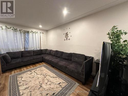 15 Champlain Avenue, Hamilton (Greenford), ON - Indoor Photo Showing Living Room