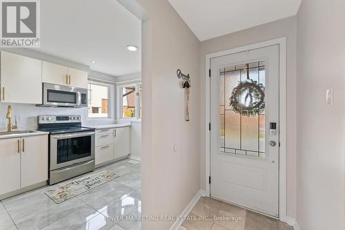 B - 911 Elmsmere Road, Ottawa, ON - Indoor Photo Showing Kitchen