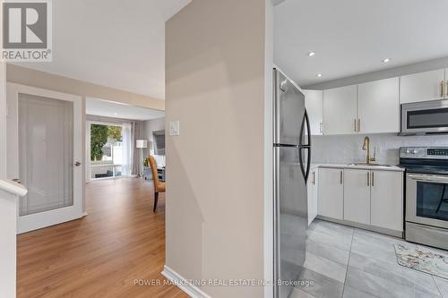 B - 911 Elmsmere Road, Ottawa, ON - Indoor Photo Showing Kitchen With Stainless Steel Kitchen