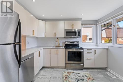 B - 911 Elmsmere Road, Ottawa, ON - Indoor Photo Showing Kitchen With Stainless Steel Kitchen