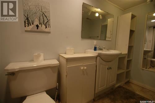 4 Young Crescent, Saskatoon, SK - Indoor Photo Showing Bathroom