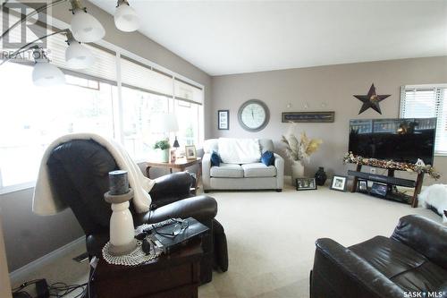 4 Young Crescent, Saskatoon, SK - Indoor Photo Showing Living Room