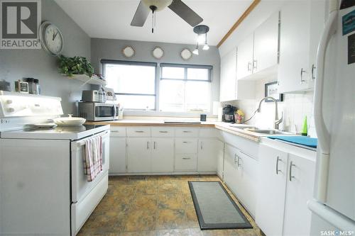 4 Young Crescent, Saskatoon, SK - Indoor Photo Showing Kitchen