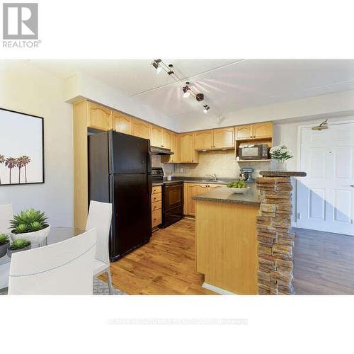 314 - 1490 Bishops Gate, Oakville, ON - Indoor Photo Showing Kitchen