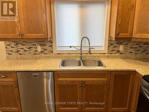 9 - 152 Cross Street E, Haldimand, ON - Indoor Photo Showing Kitchen With Double Sink