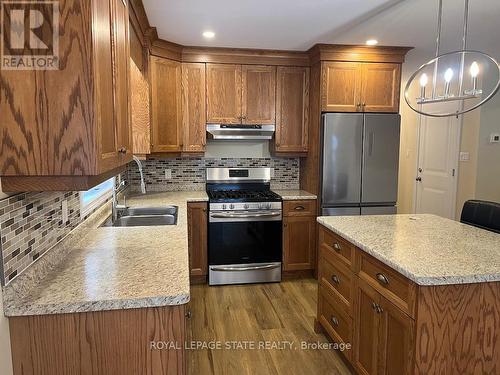 9 - 152 Cross Street E, Haldimand, ON - Indoor Photo Showing Kitchen With Double Sink