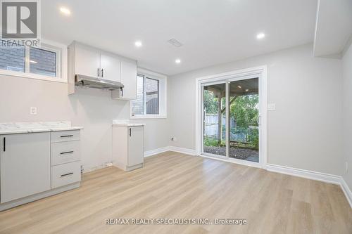 6 - 90 Alderson Drive, Cambridge, ON - Indoor Photo Showing Kitchen