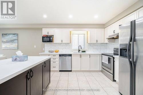 6 - 90 Alderson Drive, Cambridge, ON - Indoor Photo Showing Kitchen With Upgraded Kitchen